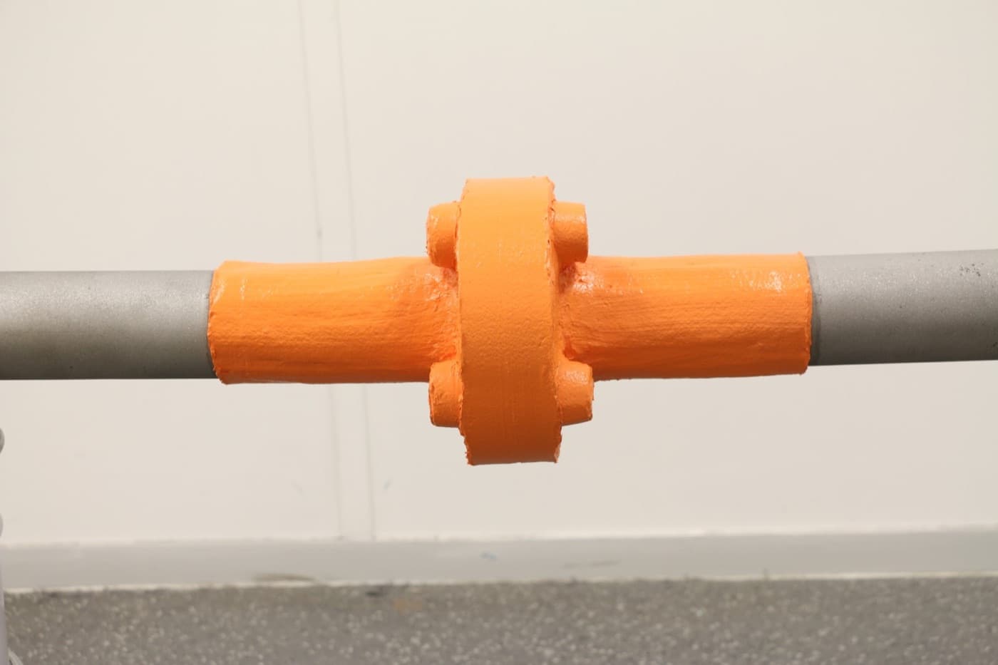External hot steelwork protected against corrosion
