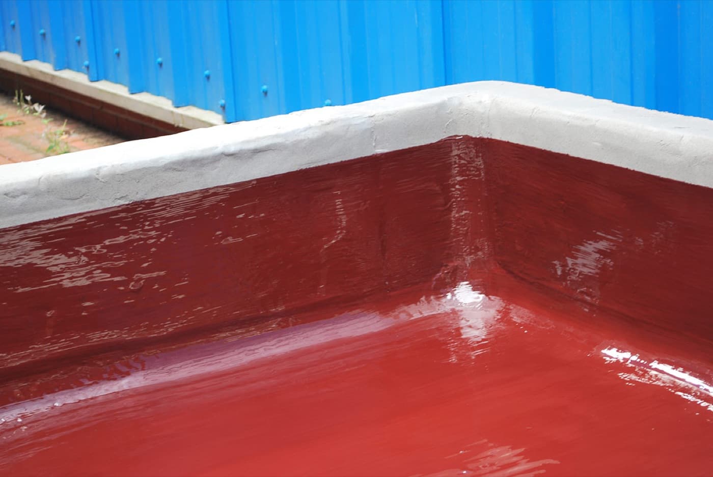 Continuous lining applied to a rebuilt concrete wall